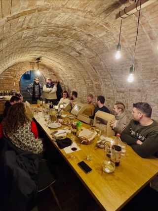 Závěr roku a s ním i degustační večery u nás v podzemí. 🥂🍷#dohnalkovo #vinarstvi